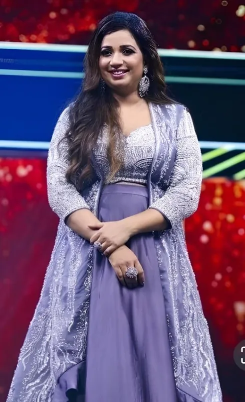 Shreya Ghoshal, in a CC BY-SA 3.0 photograph from Wikimedia Commons